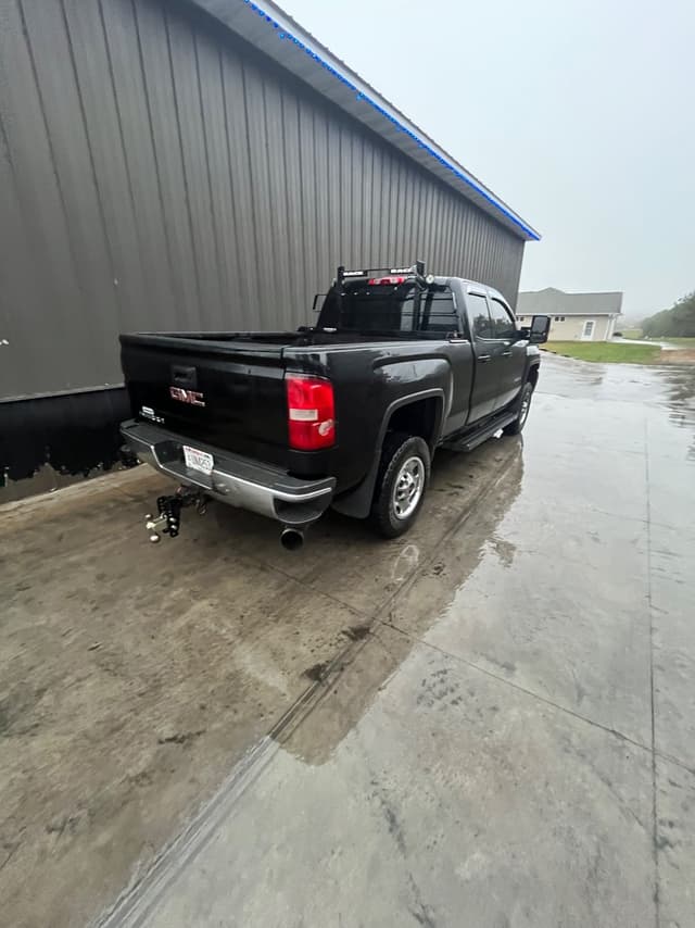 Image of GMC 2500HD equipment image 2