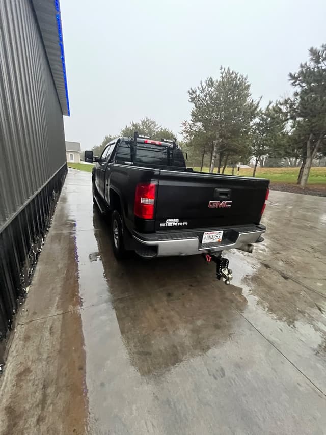 Image of GMC 2500HD equipment image 3