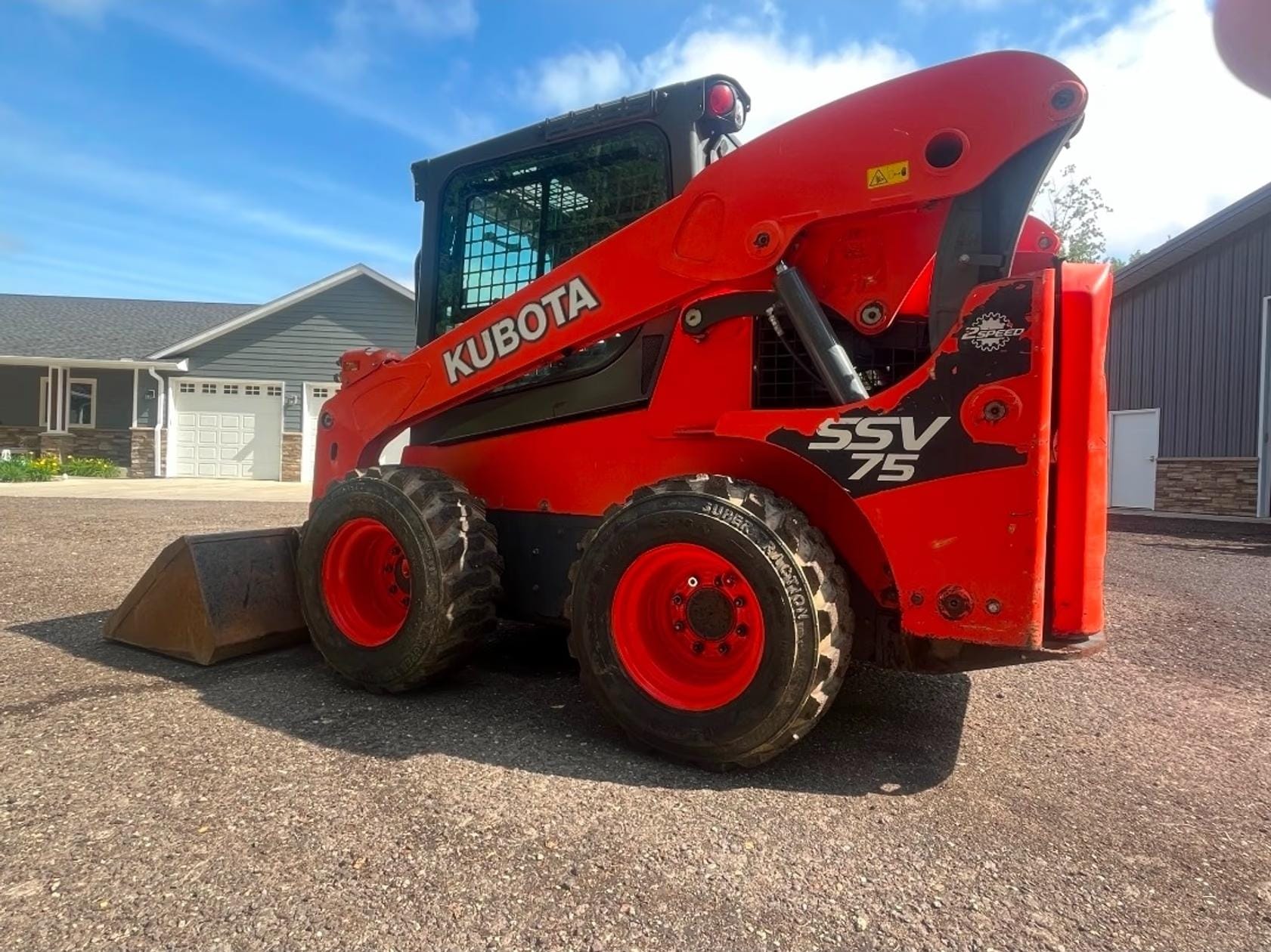 2017 Kubota SSV75 Equipment Image0