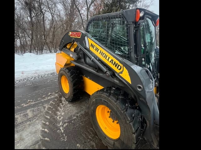 Image of New Holland L228 equipment image 2