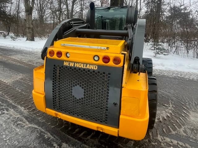 Image of New Holland L228 equipment image 3