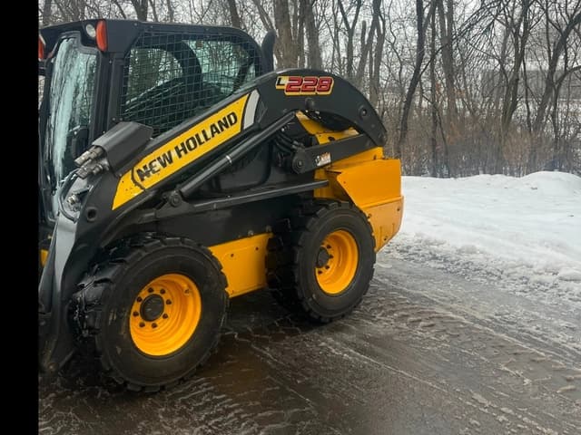 Image of New Holland L228 equipment image 1