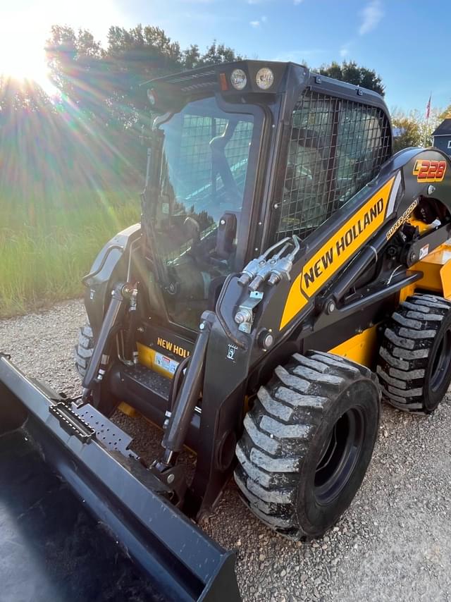 Image of New Holland L228 equipment image 1