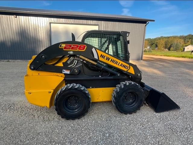 Image of New Holland L228 equipment image 4