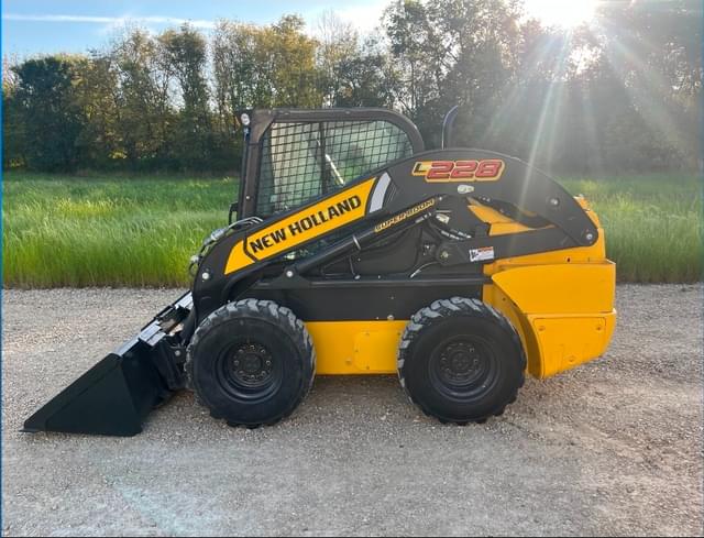 Image of New Holland L228 equipment image 2