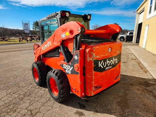 Image of Kubota SSV65 equipment image 4