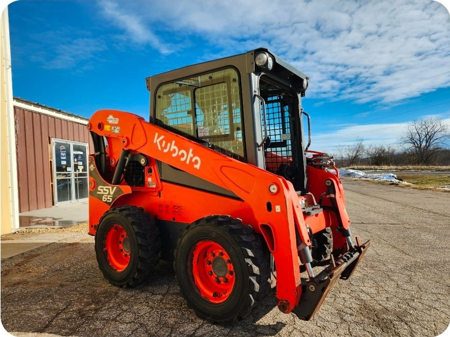 2021 Kubota SSV65 Equipment Image0