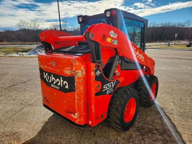 Image of Kubota SSV65 equipment image 3