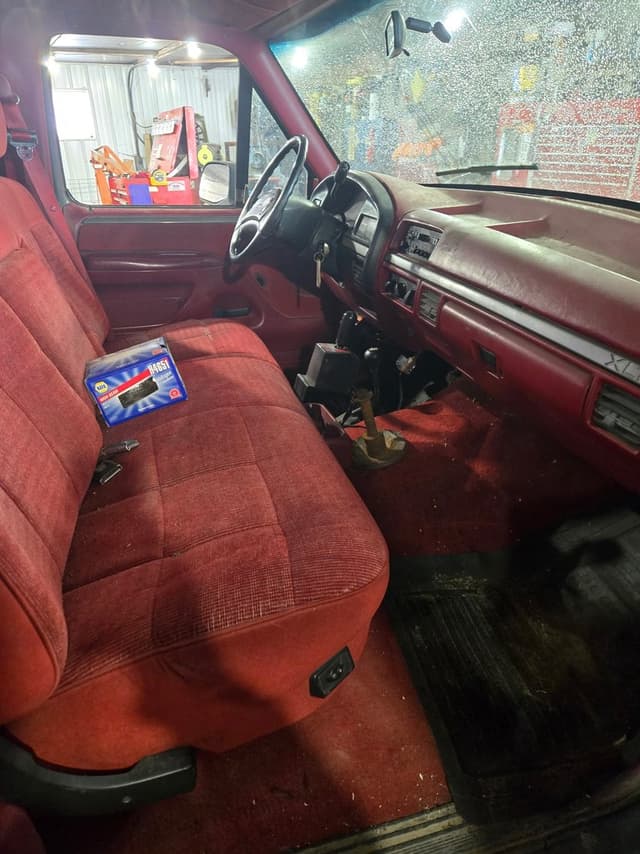 Image of Ford F-350 equipment image 4