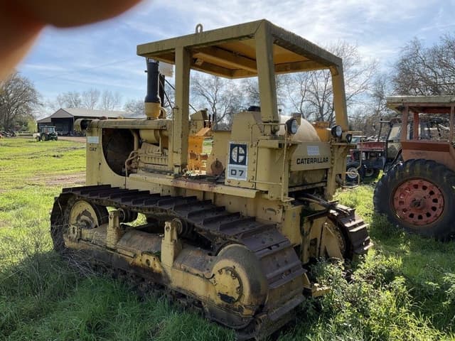 Image of Caterpillar D7 equipment image 3