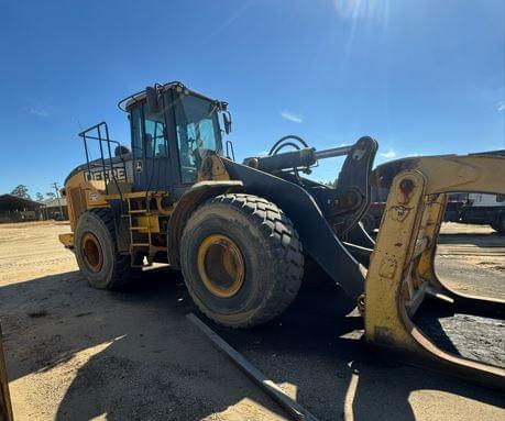 Image of John Deere 824K equipment image 3