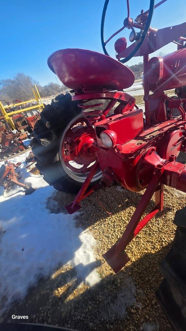Image of Farmall M equipment image 3