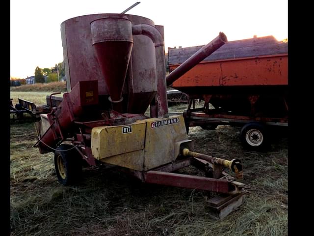 Image of Farmhand 817 equipment image 2