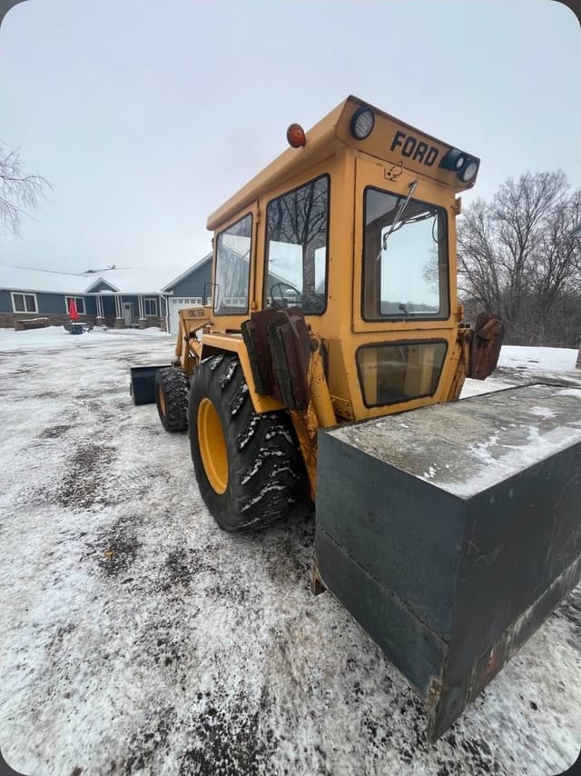 Image of Ford 755 equipment image 3