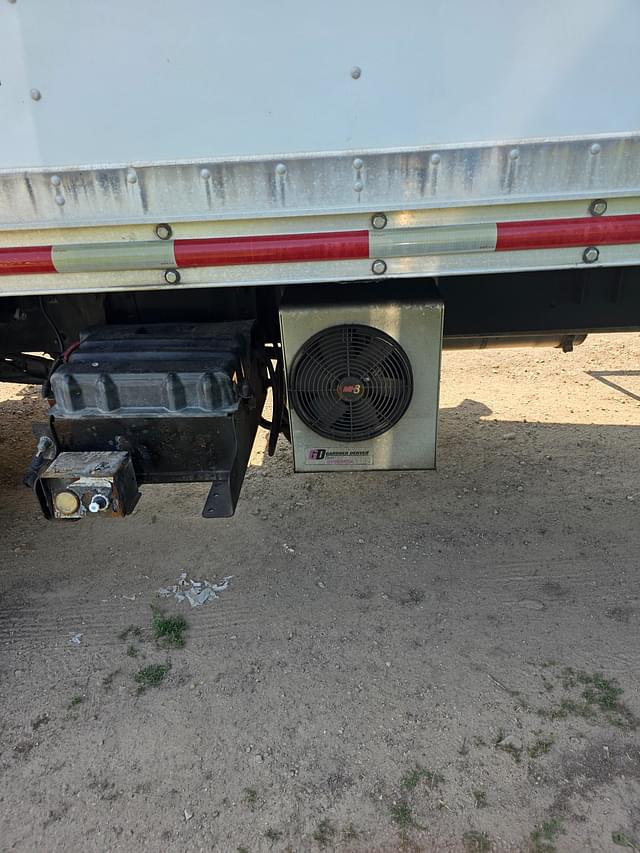 Image of Ford F-750 equipment image 4