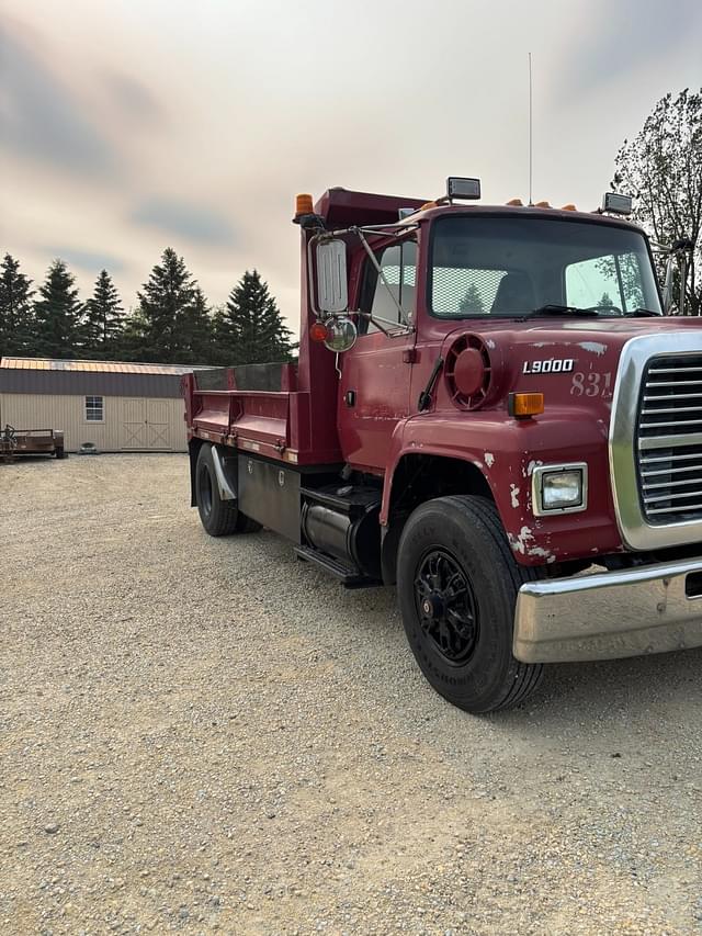Image of Ford L9000 equipment image 2