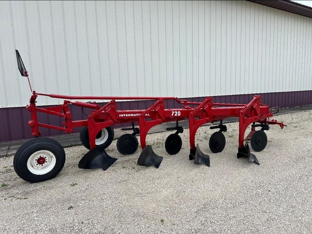 Image of International Harvester 720 Primary image