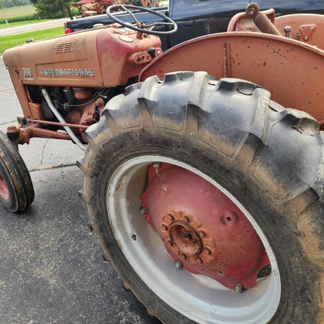 Image of International Harvester 300 equipment image 4