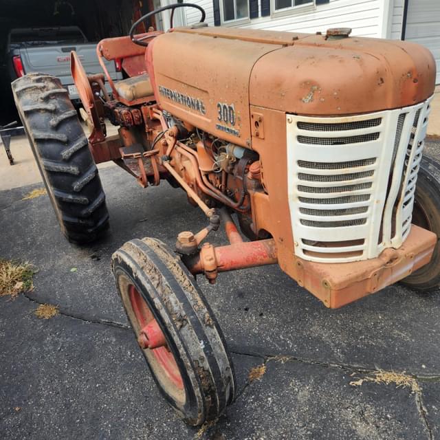 Image of International Harvester 300 equipment image 1