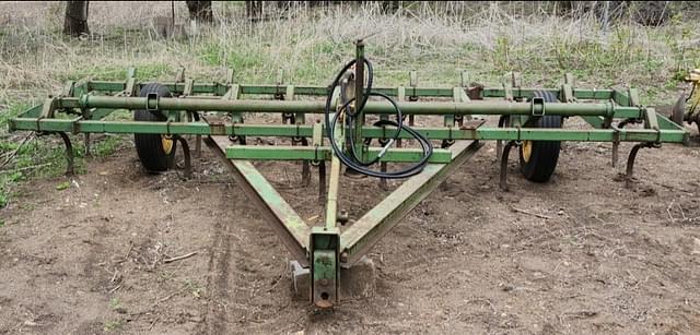 Image of John Deere 1000 equipment image 4