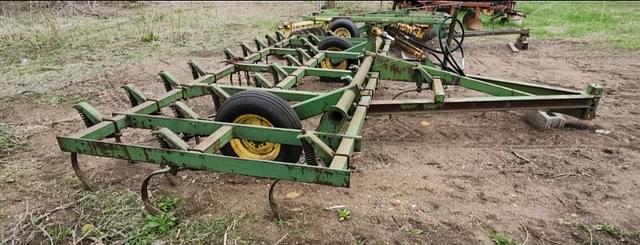 Image of John Deere 1000 equipment image 3