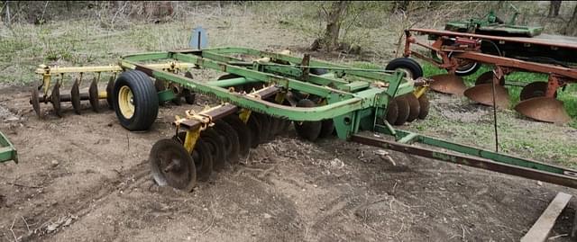 Image of John Deere 210 equipment image 1