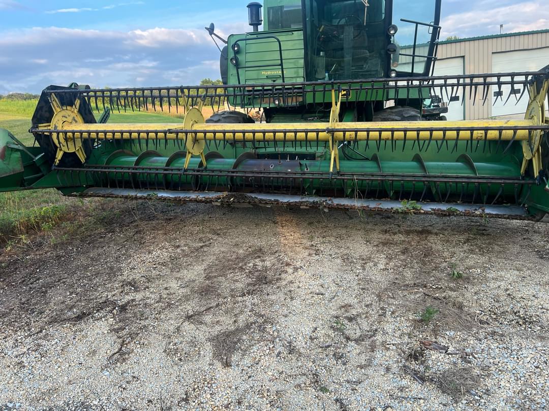 Image of John Deere 220 Image 0