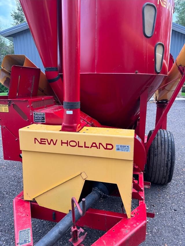 Image of New Holland 355 equipment image 4
