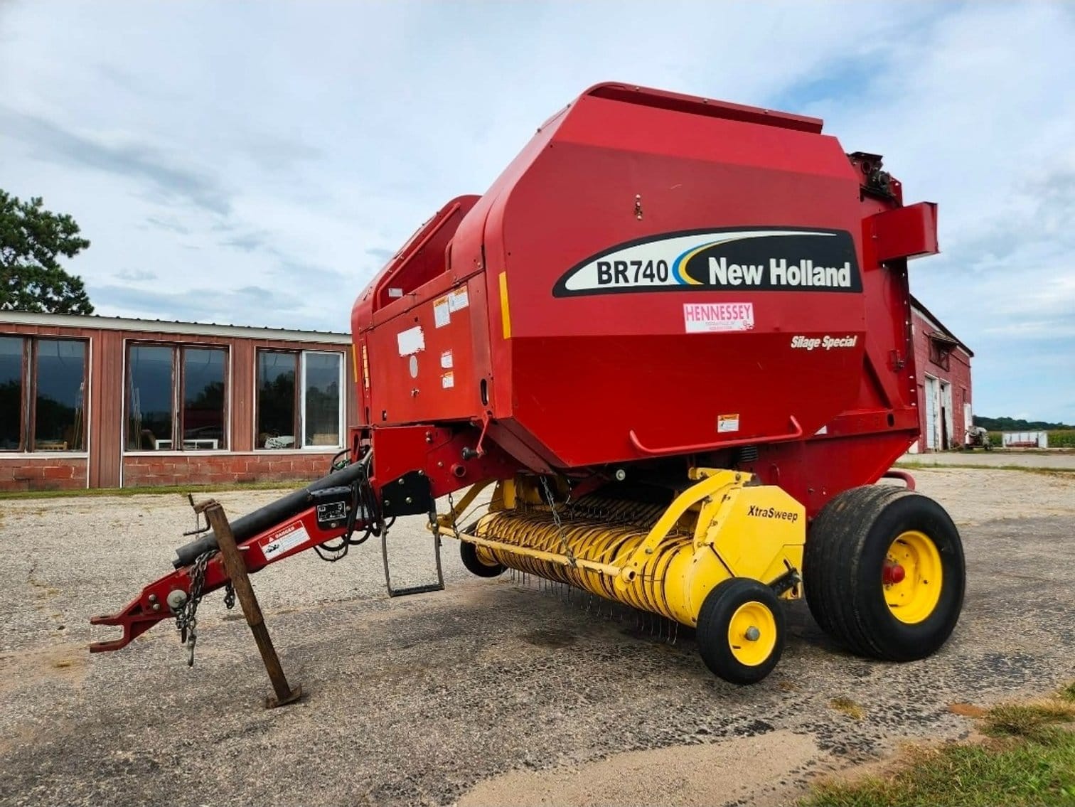 New Holland BR740 Equipment Image0