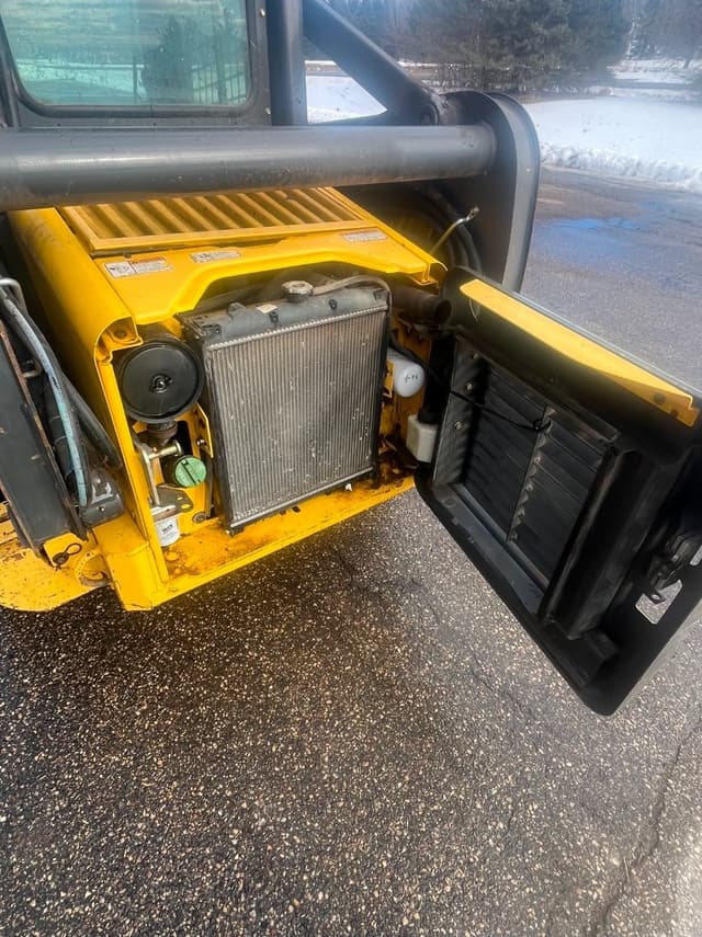 Image of New Holland L170 equipment image 3