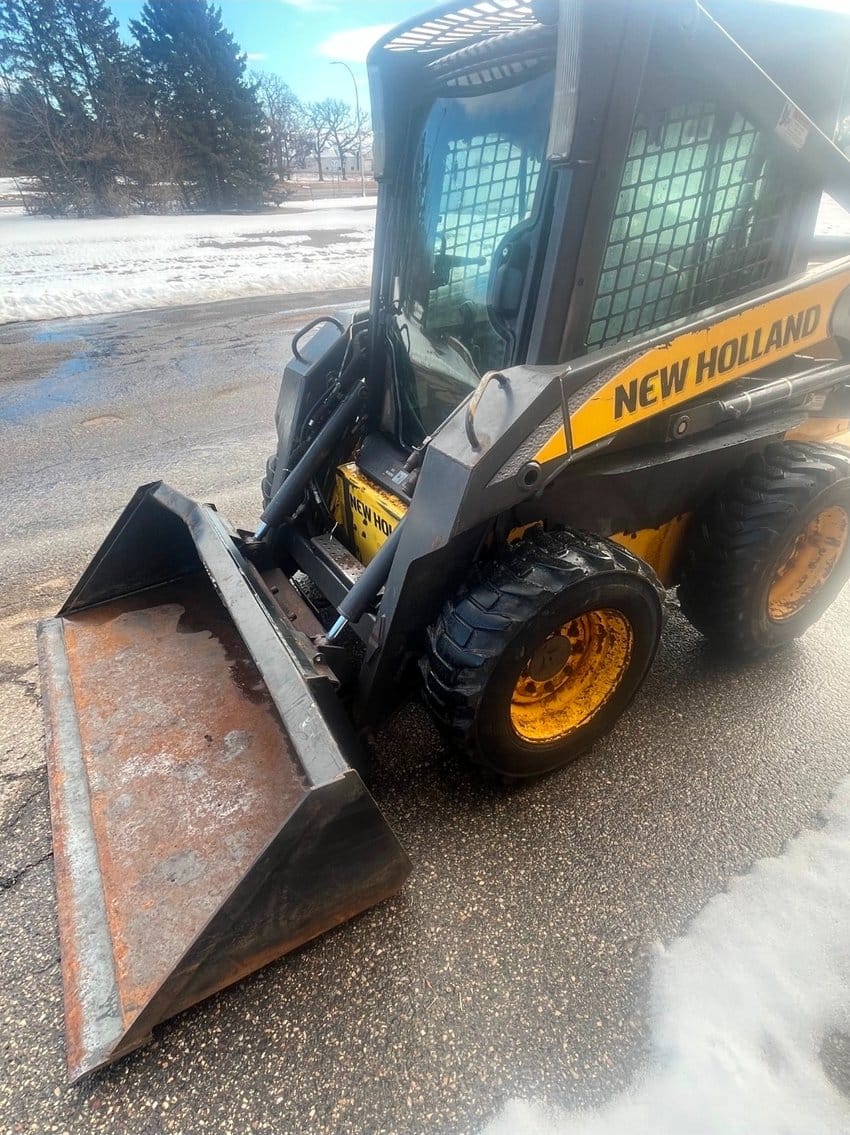 New Holland L170 Equipment Image0