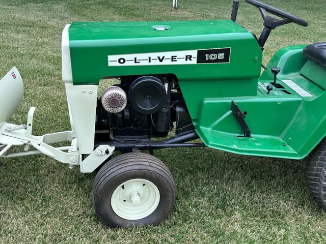 Image of Oliver 105 equipment image 3