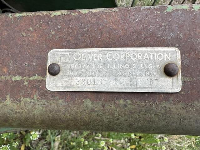 Image of Oliver 107 equipment image 2