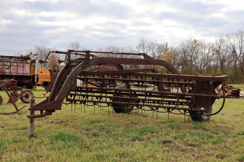 Oliver 107 Equipment Image0