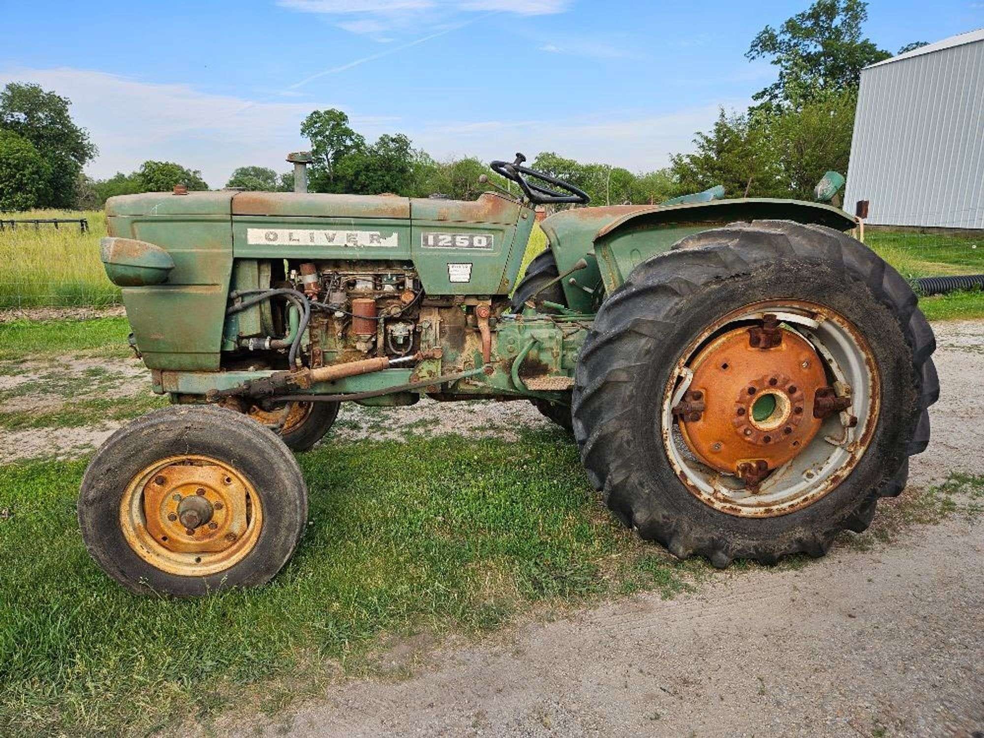 Oliver 1250 Equipment Image0