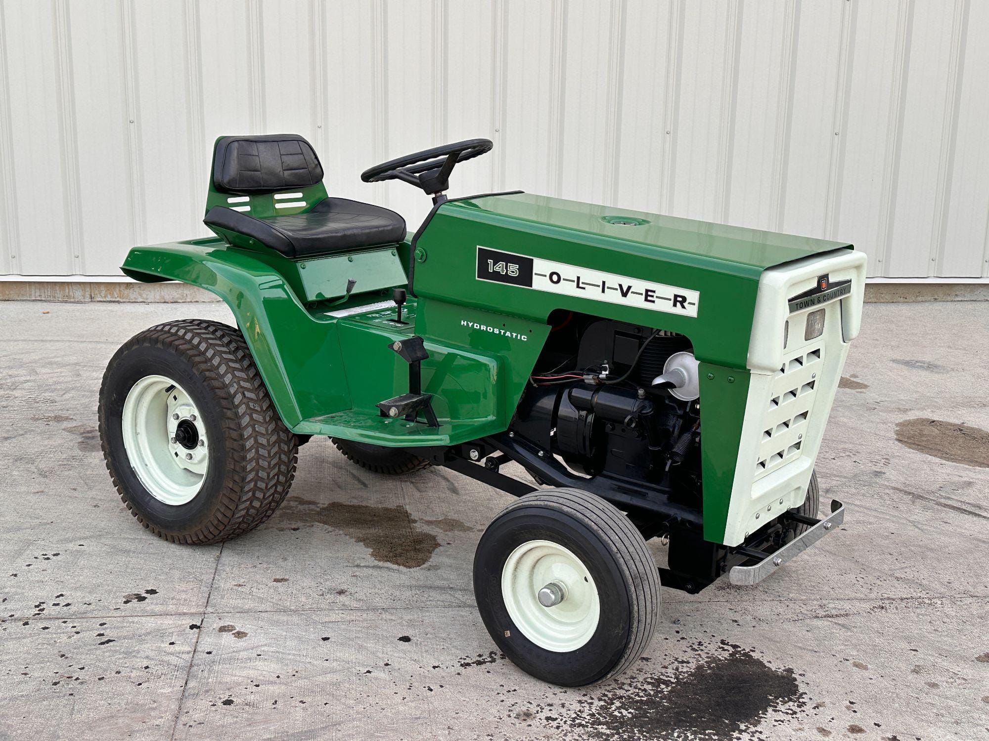 Main image Oliver 145