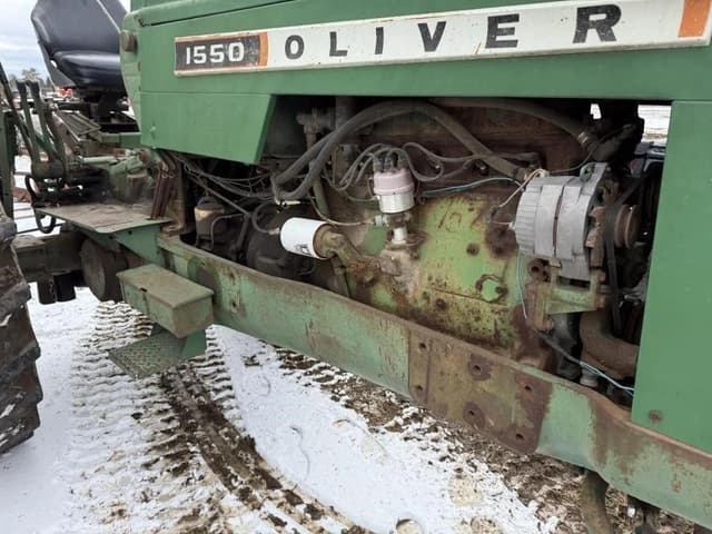 Image of Oliver 1550 equipment image 2
