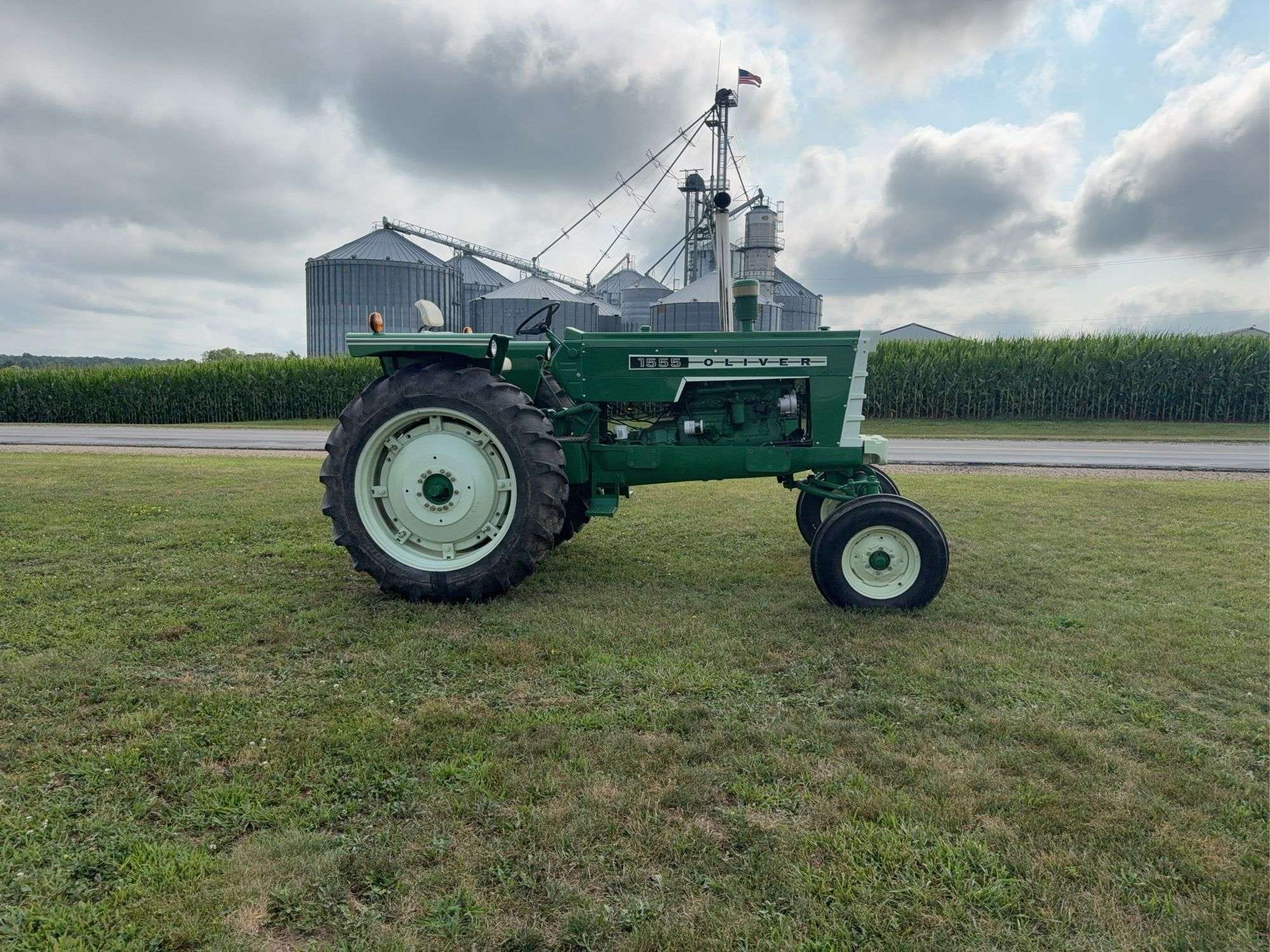 Oliver 1555 Equipment Image0