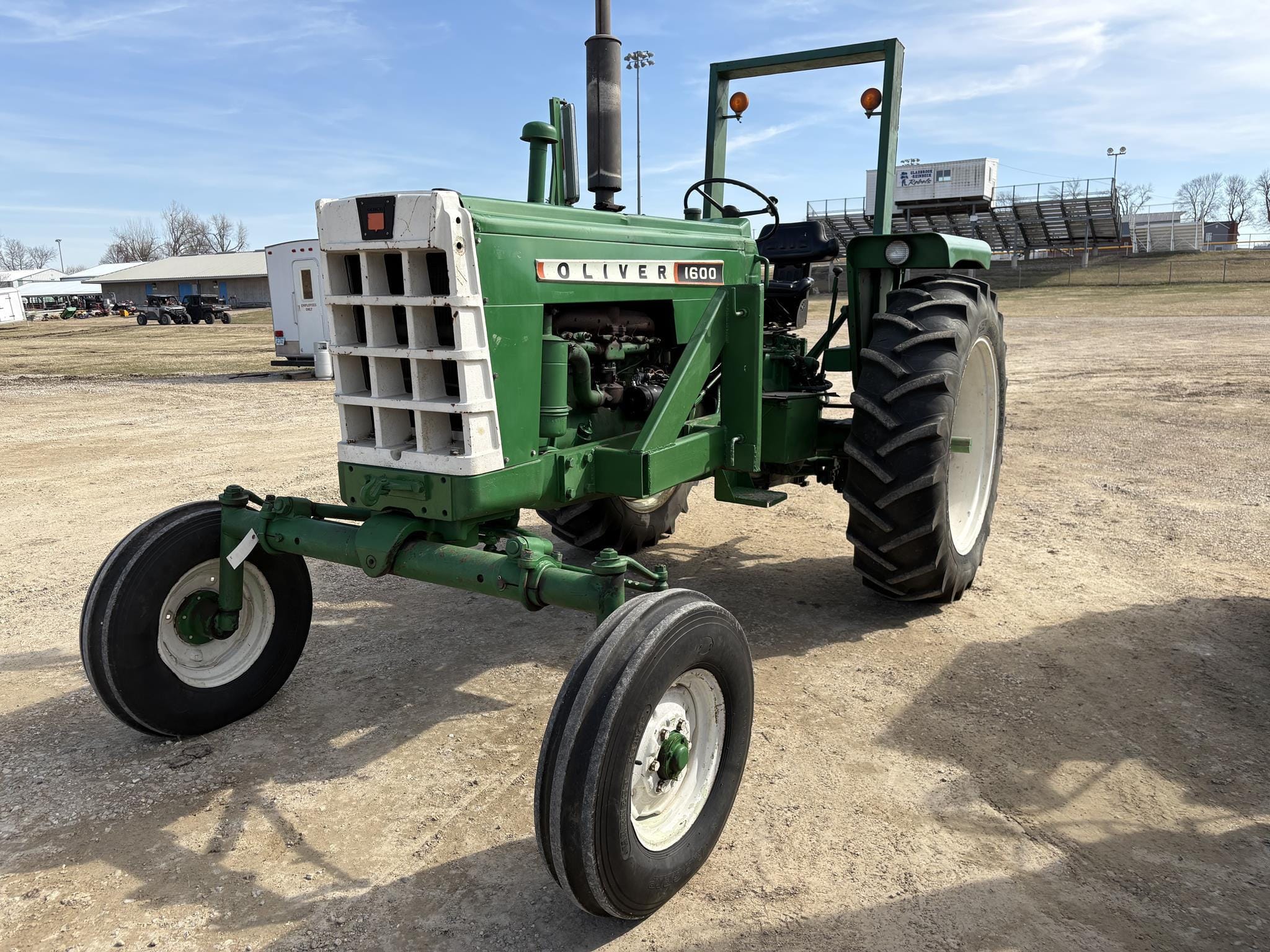 Oliver 1600 Equipment Image0