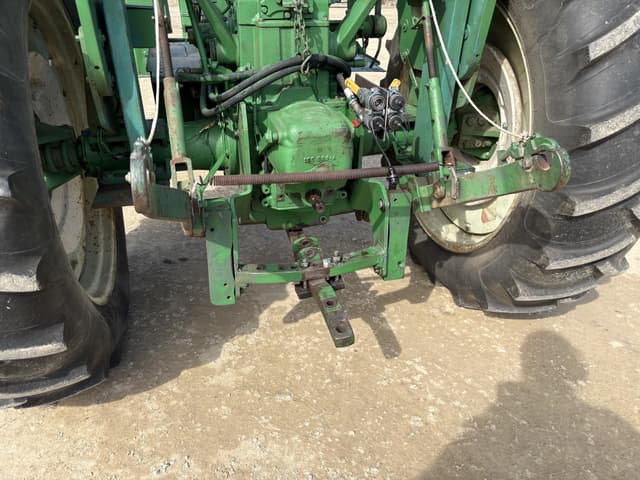 Image of Oliver 1600 equipment image 4