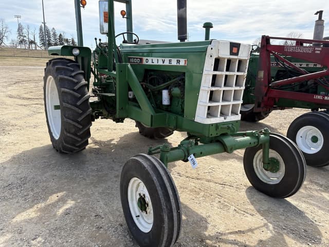 Image of Oliver 1600 equipment image 1