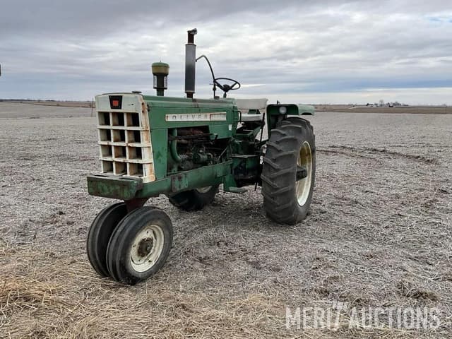 Image of Oliver 1650 equipment image 1
