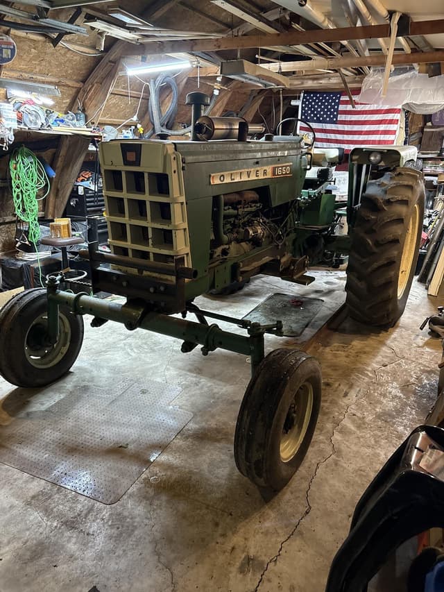 Image of Oliver 1650 equipment image 3