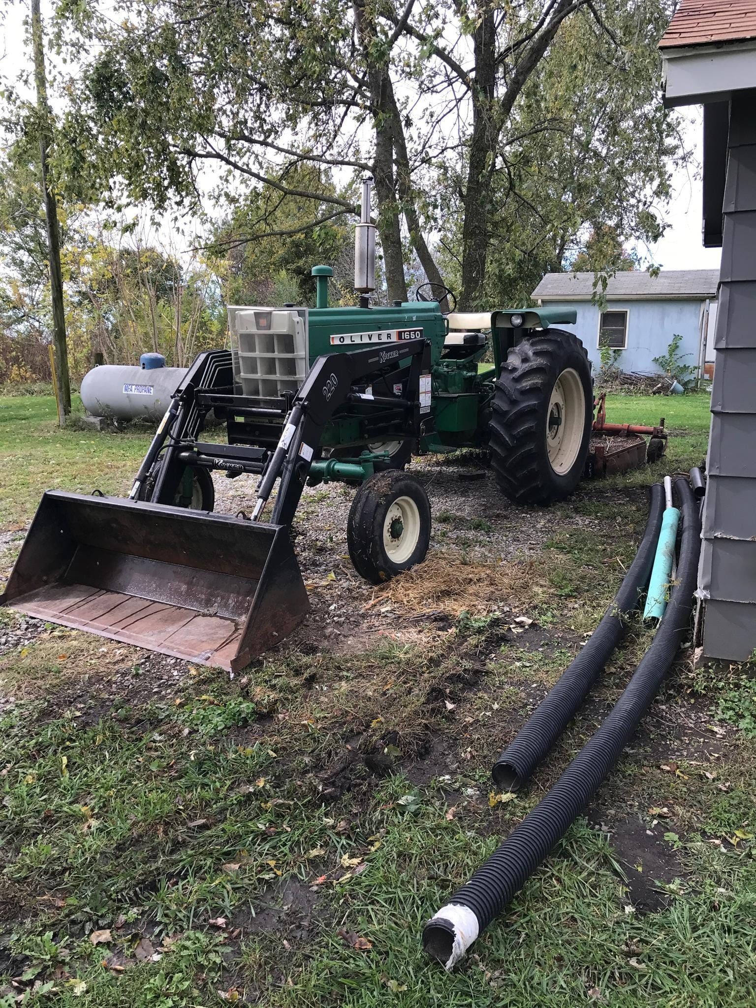 Oliver 1650 Equipment Image0