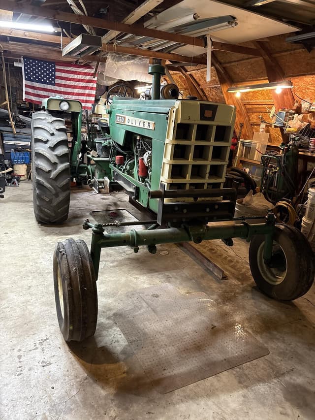 Image of Oliver 1650 equipment image 2