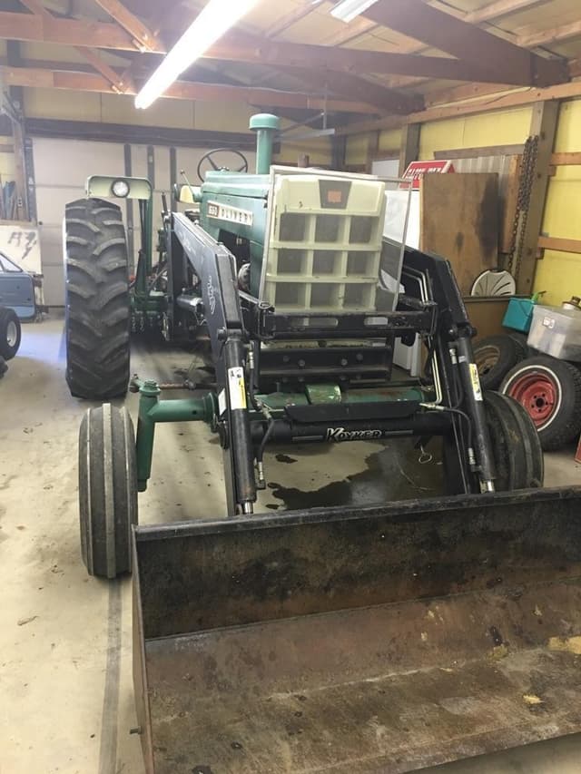 Image of Oliver 1650 equipment image 4