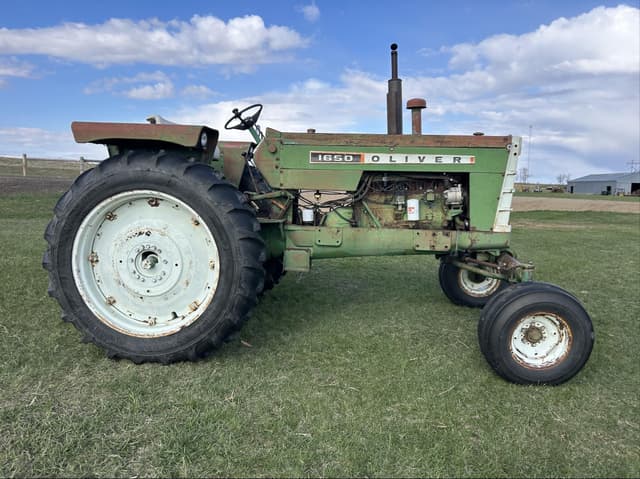 Image of Oliver 1650 equipment image 3
