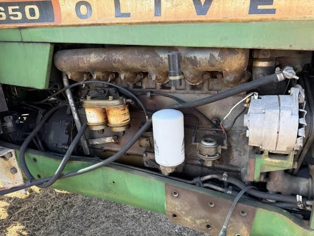 Image of Oliver 1650 equipment image 3