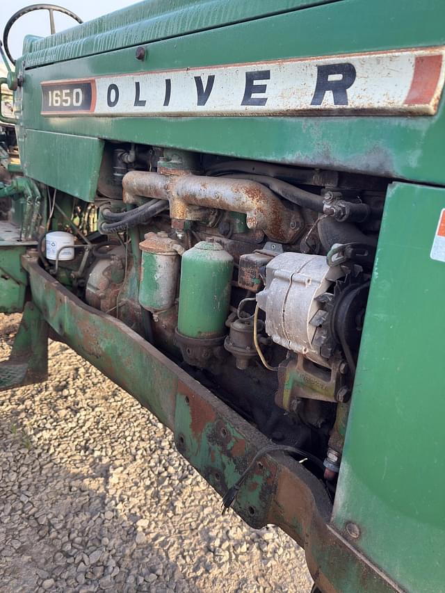 Image of Oliver 1650 equipment image 2