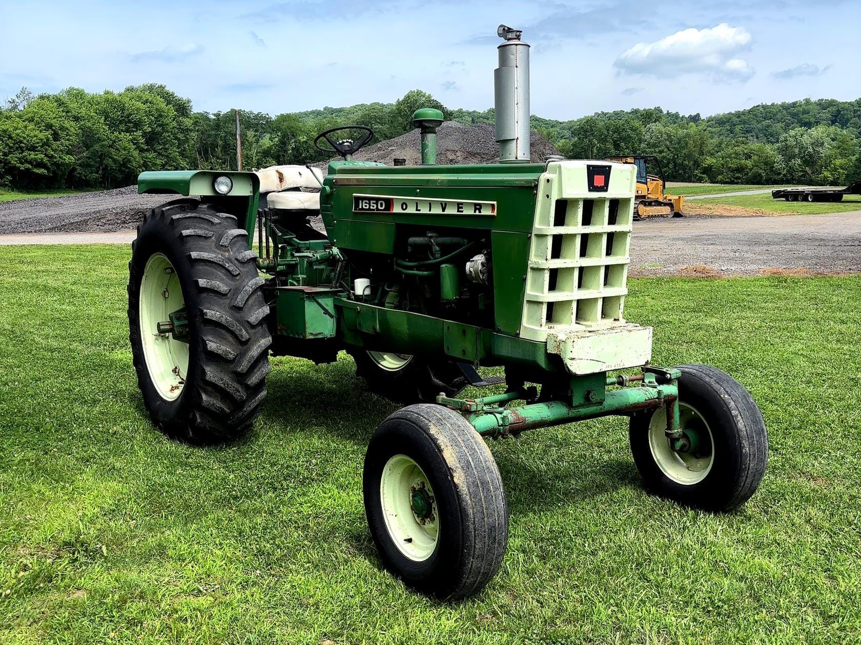 Oliver 1650 Equipment Image0
